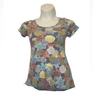 LuLaRoe XS Women's Buttery Soft Class T With Multi Colored Rose Pattern NWT‎